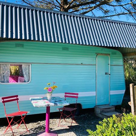 ホテル Retro Caravans At Valentia Island Escape Chapeltown エクステリア 写真