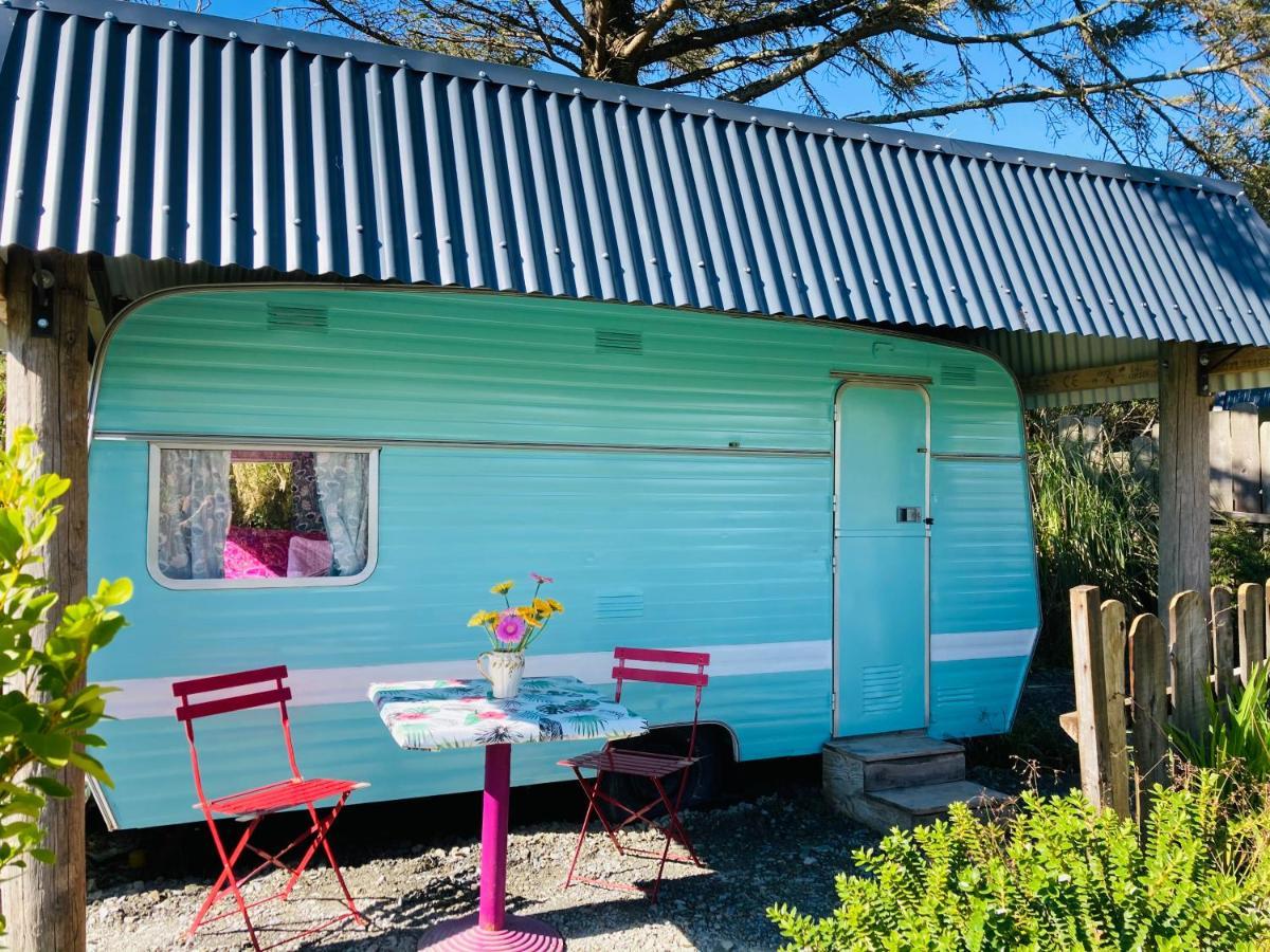 ホテル Retro Caravans At Valentia Island Escape Chapeltown エクステリア 写真