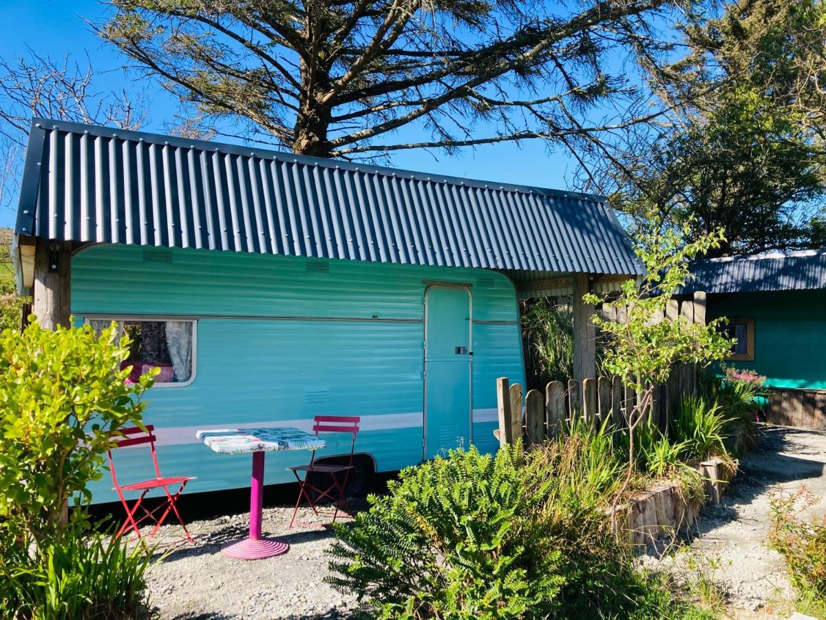 ホテル Retro Caravans At Valentia Island Escape Chapeltown エクステリア 写真