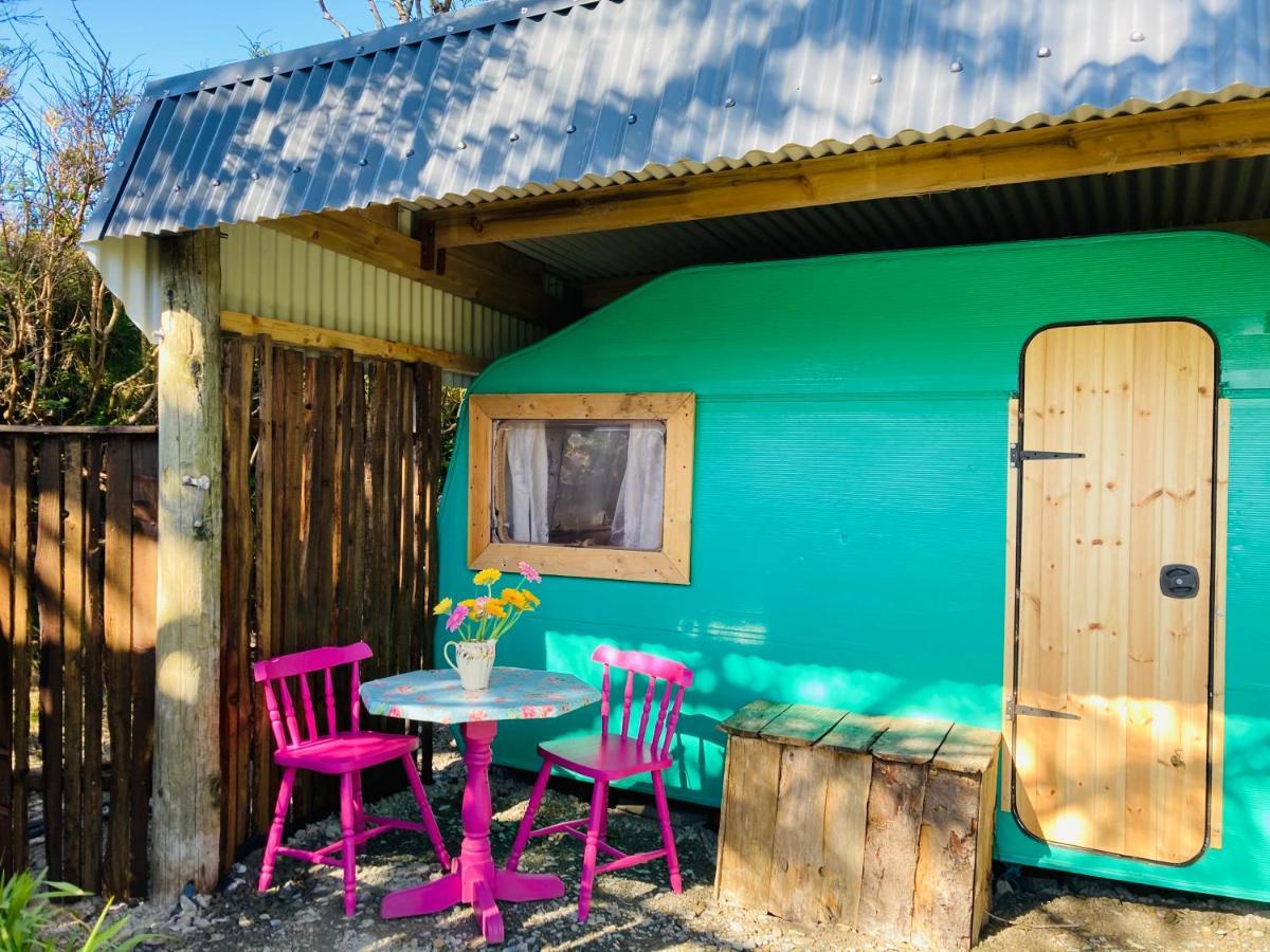 ホテル Retro Caravans At Valentia Island Escape Chapeltown エクステリア 写真