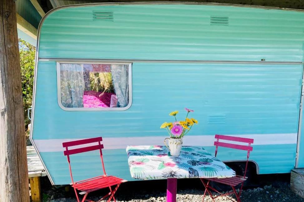 ホテル Retro Caravans At Valentia Island Escape Chapeltown エクステリア 写真