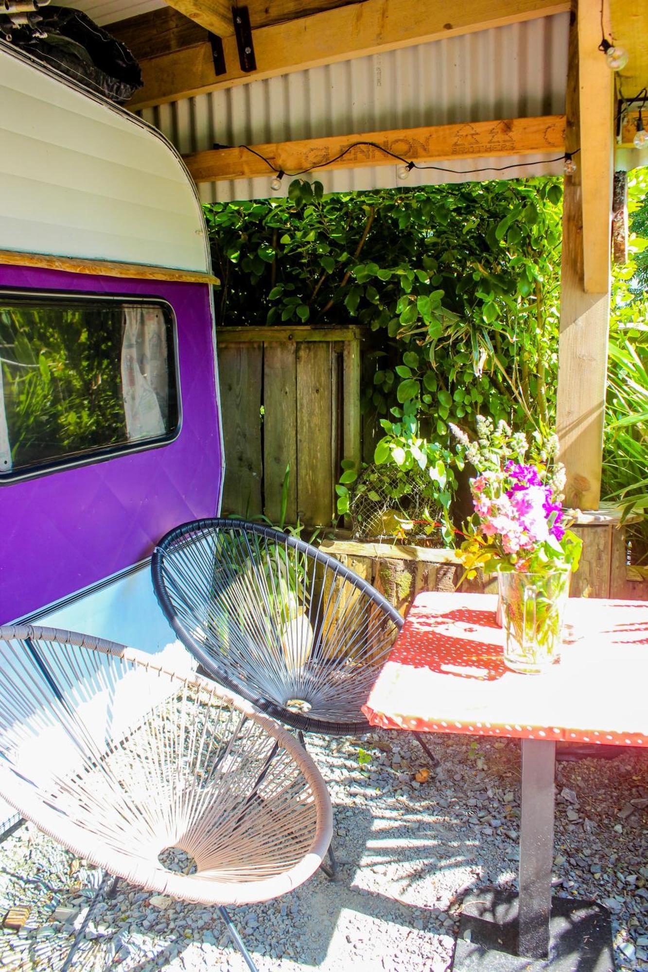 ホテル Retro Caravans At Valentia Island Escape Chapeltown エクステリア 写真