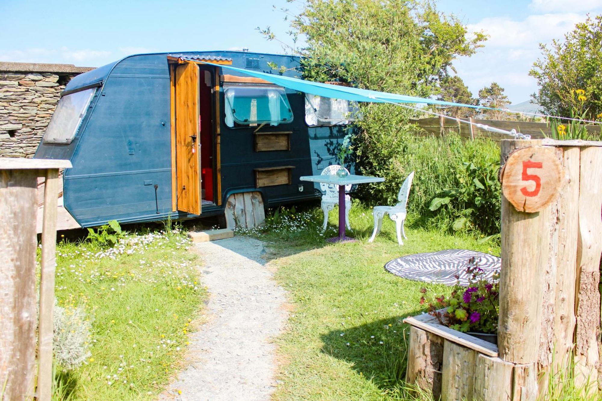 ホテル Retro Caravans At Valentia Island Escape Chapeltown エクステリア 写真
