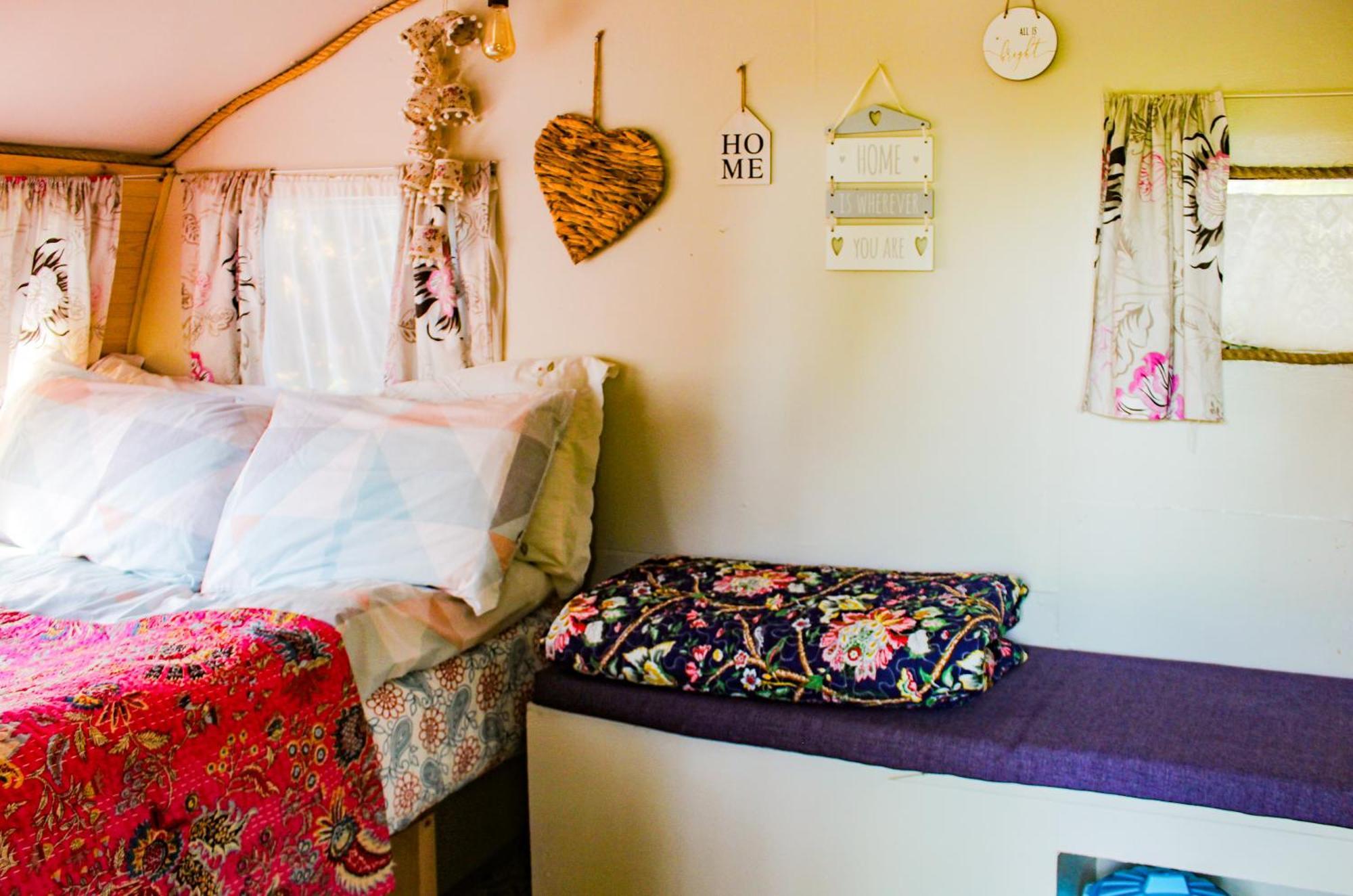 ホテル Retro Caravans At Valentia Island Escape Chapeltown エクステリア 写真