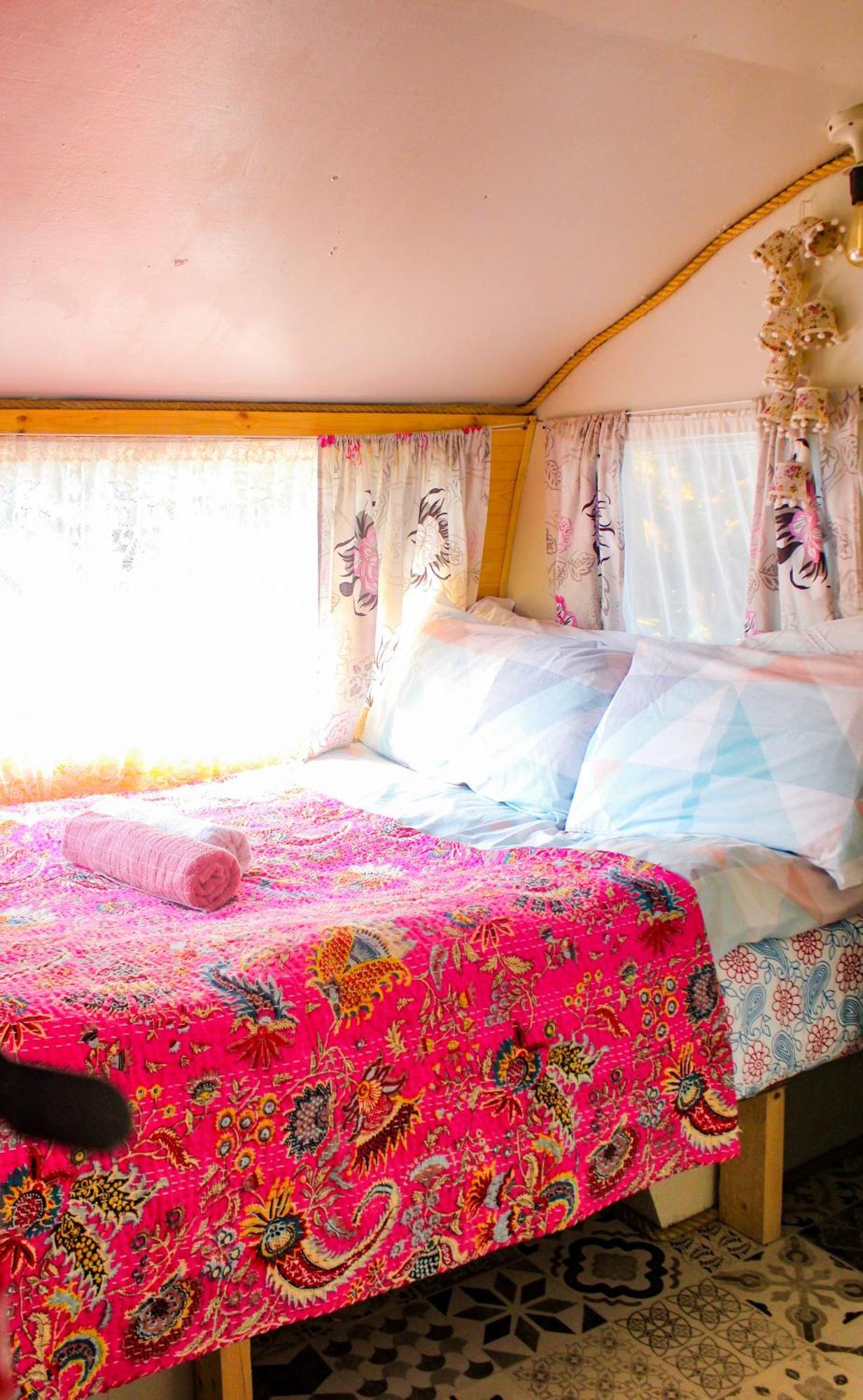 ホテル Retro Caravans At Valentia Island Escape Chapeltown エクステリア 写真