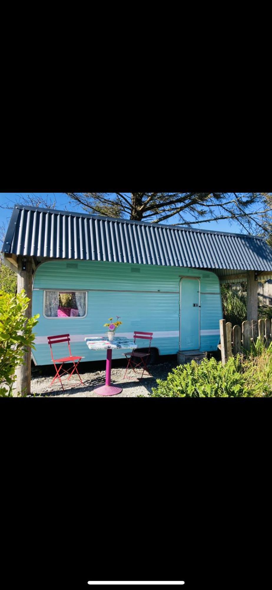 ホテル Retro Caravans At Valentia Island Escape Chapeltown エクステリア 写真